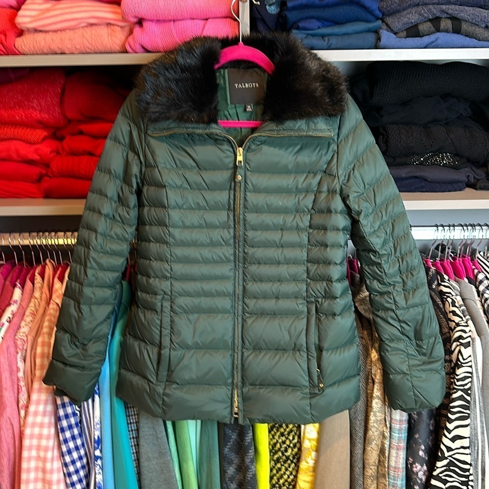 Talbots green puffer coat with detachable black faux fur collar size XS
